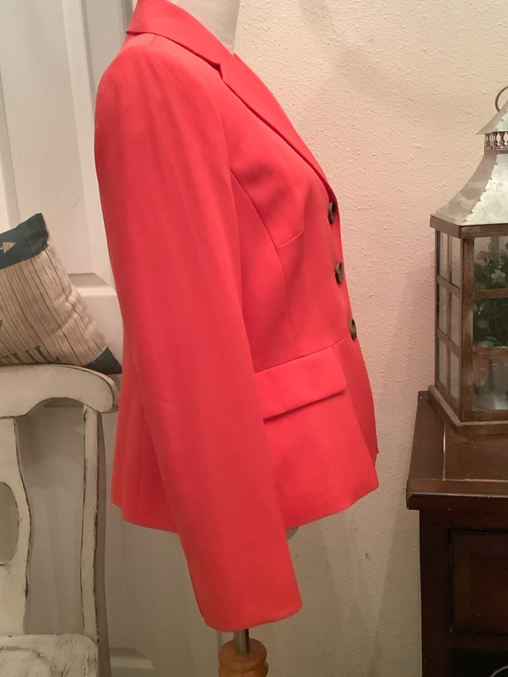 Le Suit Coral Blazer with Notched Lapel - Picture 3 of 7